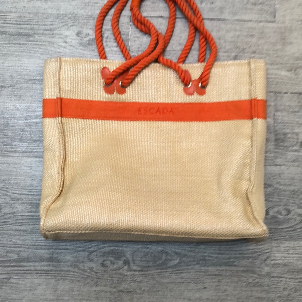 Escada beach tote
